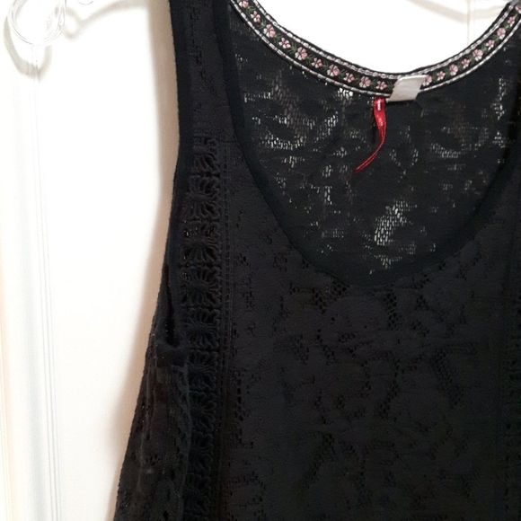 🛍️ Black lace tank top - Picture 2 of 4